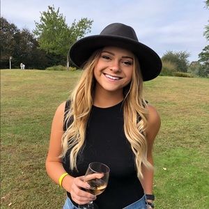 Meet your Posher, Julie